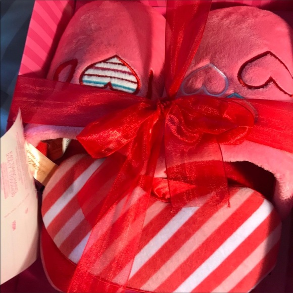 ❤️Adorable Heart Gift set/Slippers,Eye mask❤️ - Picture 4 of 5
